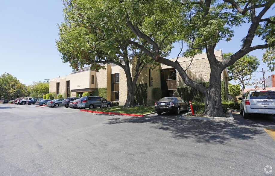 624 W Duarte Rd, Arcadia, CA à louer - Photo de l’immeuble – Image 1 sur 2