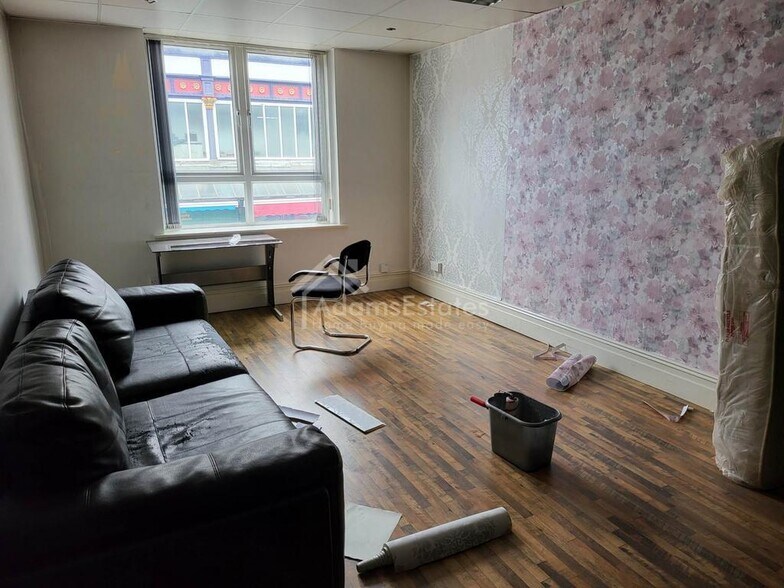 6 Crackenedge Ln, Dewsbury à louer - Photo de l’immeuble – Image 2 sur 5
