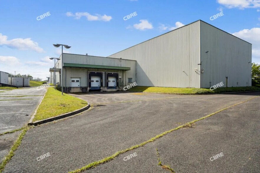 Local d'activités dans Houdan à vendre - Photo de l’immeuble – Image 1 sur 14