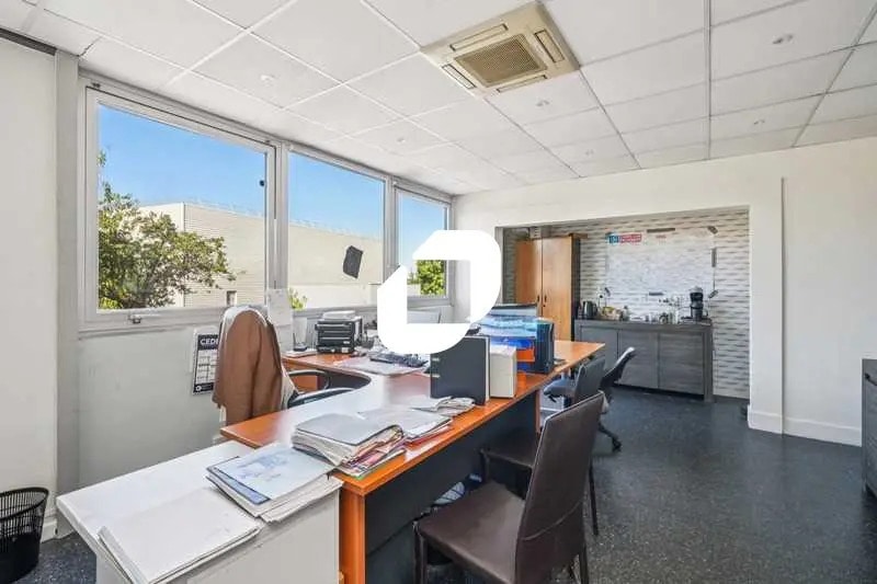 Bureau dans Nozay à louer - Photo de l’immeuble – Image 3 sur 14