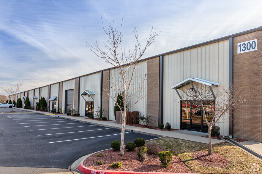 1300 W Hudson Rd, Rogers, AR à louer - Photo de l’immeuble – Image 2 sur 5