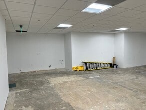 7677 Center Ave, Huntington Beach, CA à louer Photo intérieure– Image 1 sur 2