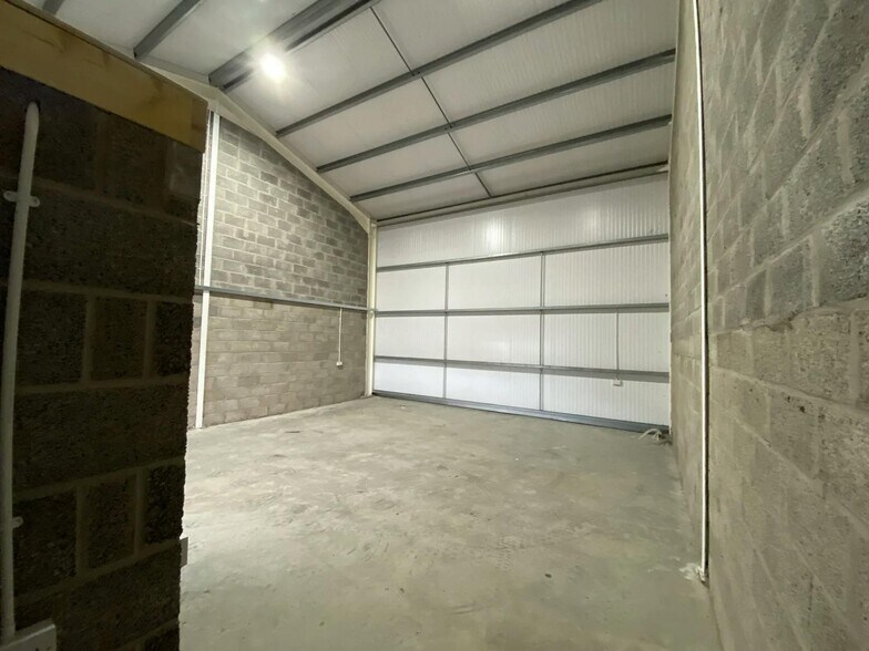 15 Whitehouse Rd, Stirling à louer - Photo de l’immeuble – Image 3 sur 7