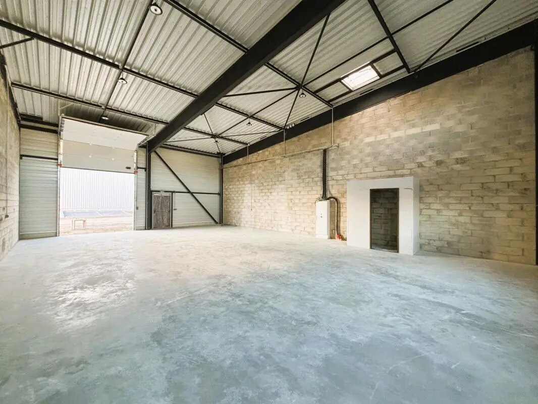 Local d’activités dans Ollainville à louer Photo de l’immeuble– Image 1 sur 11