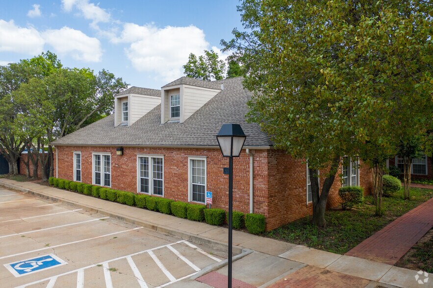 1008 NW Grand Blvd, Oklahoma City, OK à louer - Photo principale – Image 2 sur 6