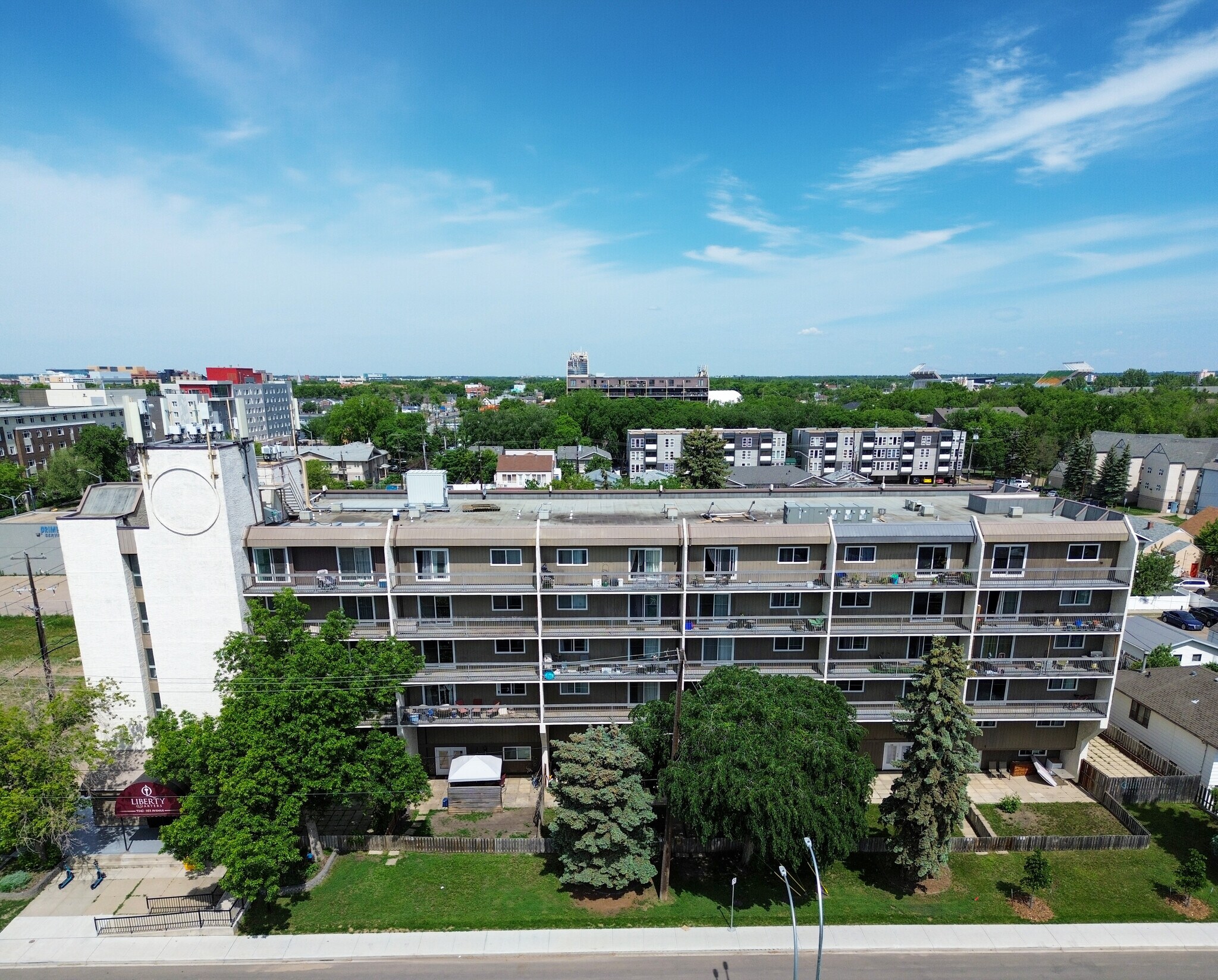 9342 103rd Ave NW, Edmonton, AB à vendre Photo de l’immeuble– Image 1 sur 19