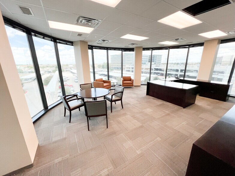 303 Veterans Airpark Ln, Midland, TX à louer - Photo de l’immeuble – Image 3 sur 83