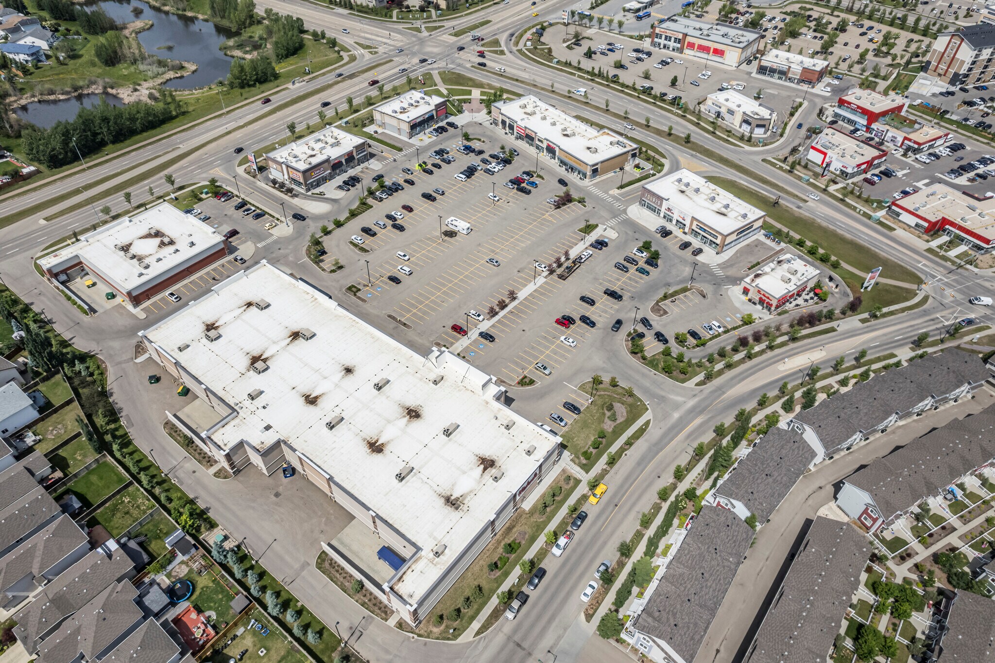 3737-3741 17th St NW, Edmonton, AB à louer Photo principale– Image 1 sur 7