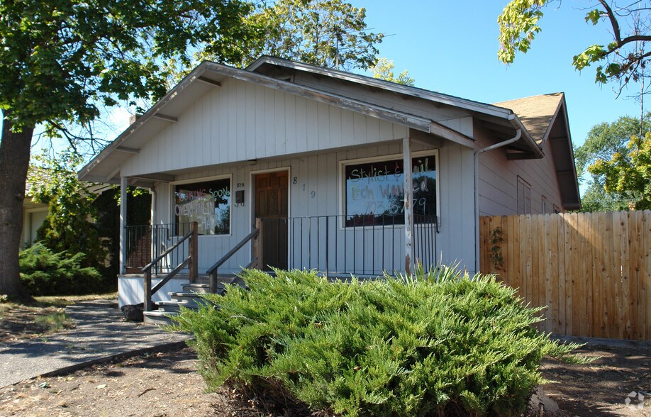 819 12th Ave S, Nampa, ID à vendre - Photo de l’immeuble – Image 2 sur 2