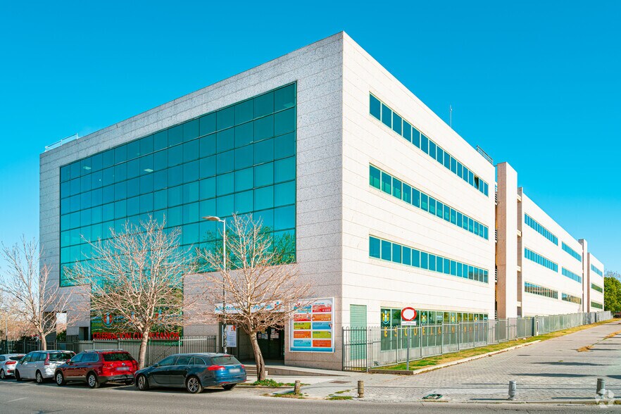 Bureau dans San Sebastián de los Reyes, Madrid à louer - Photo de l’immeuble – Image 1 sur 2