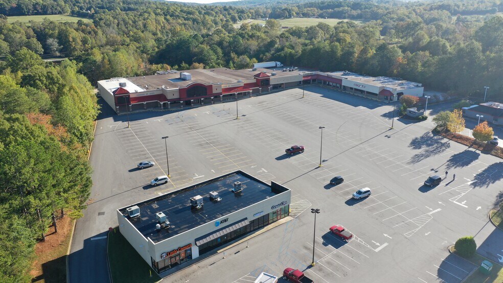 2710a Gentry Memorial Hwy, Pickens, SC à louer - Photo de l’immeuble – Image 1 sur 5