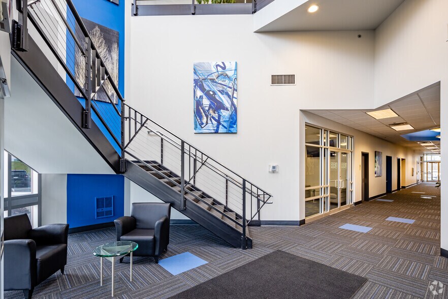 333 Technology Dr, Canonsburg, PA à louer - Hall d’entrée – Image 2 sur 25