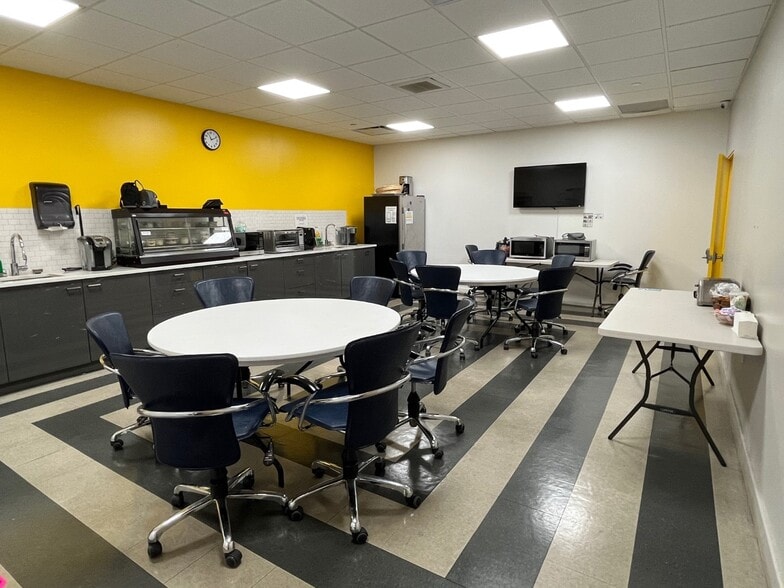 19 Harbor Park Dr, Port Washington, NY à vendre - Photo intérieure – Image 2 sur 31