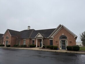 821 Kentwood Dr, Youngstown, OH à louer Photo intérieure– Image 1 sur 10