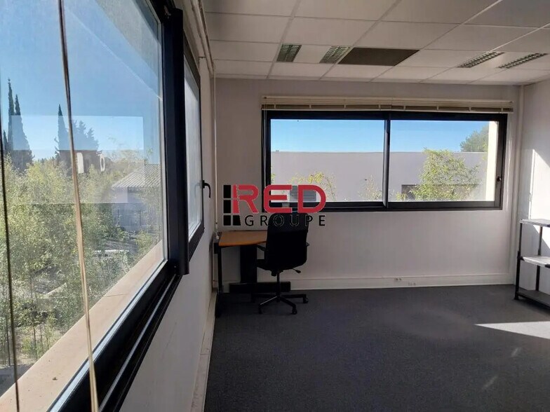 489 Route De Berre, Éguilles à louer - Photo de l’immeuble – Image 1 sur 9