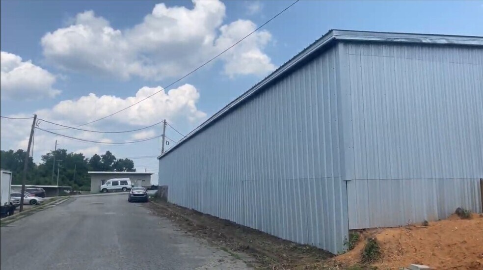 209 Clayton Ave, Roxboro, NC à louer - Photo de l’immeuble – Image 2 sur 5