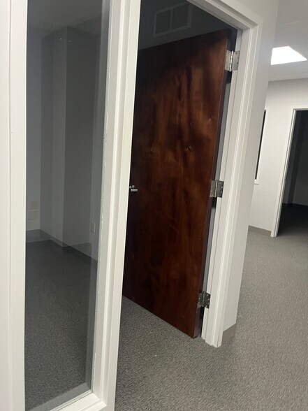 202 1st St SE, Mason City, IA à louer - Photo de l’immeuble – Image 2 sur 36