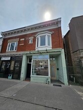 3293 Dundas St W, Toronto, ON à louer Photo de l’immeuble– Image 1 sur 9