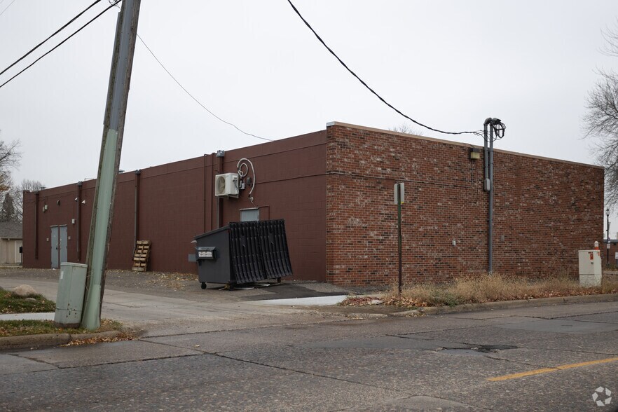 1615-1619 Mainstreet, Hopkins, MN à louer - Photo de l’immeuble – Image 2 sur 2