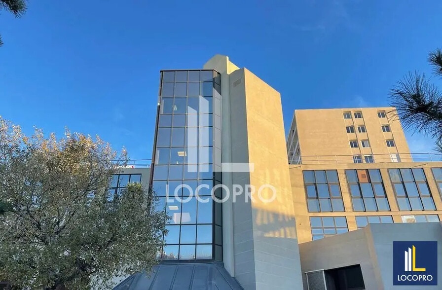 Bureau dans Aix-en-Provence à louer - Photo de l’immeuble – Image 1 sur 9