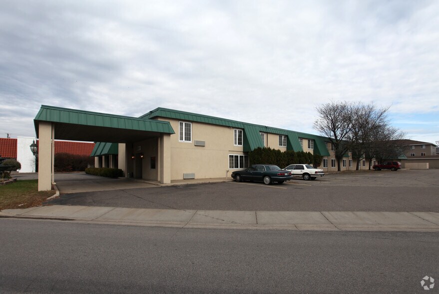520 Highway 10 SE, Saint Cloud, MN à vendre - Photo principale – Image 1 sur 10