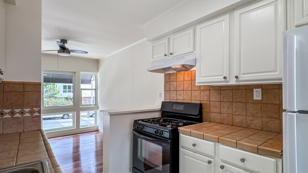 1241 N Fairfax Ave, West Hollywood, CA à vendre - Photo de l’immeuble – Image 3 sur 35