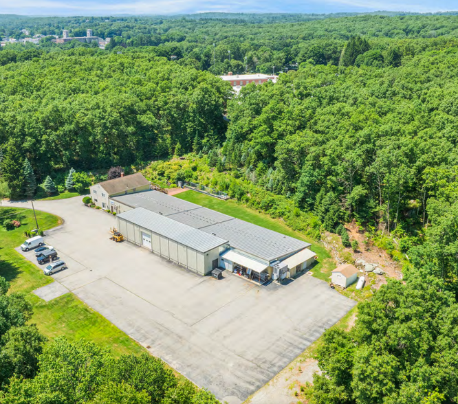75 Oxford Ave, Dudley, MA à vendre - Photo de l’immeuble – Image 1 sur 6