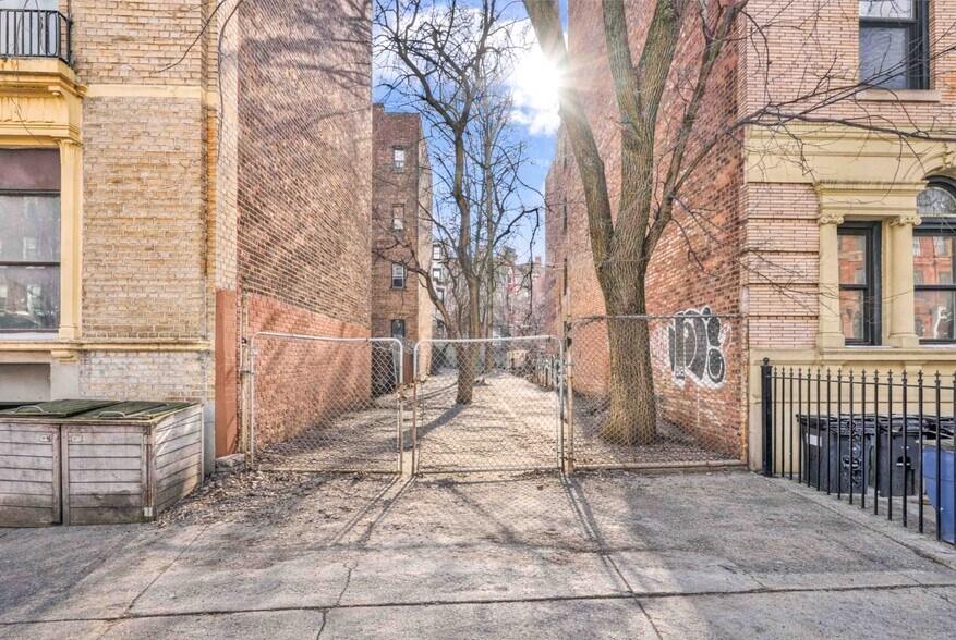 1404A Pacific Street, Brooklyn, NY à vendre - Photo de l’immeuble – Image 2 sur 6