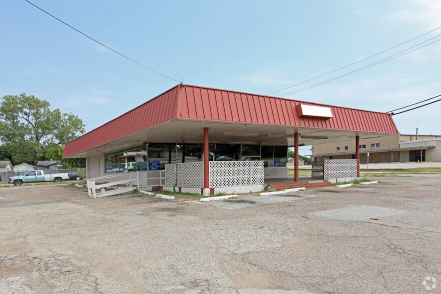 2101 W Rochelle Rd, Irving, TX à louer - Photo de l’immeuble – Image 3 sur 4