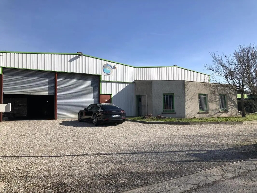 Local d’activités dans Saint-Laurent-de-Mure à louer Photo de l’immeuble– Image 1 sur 14