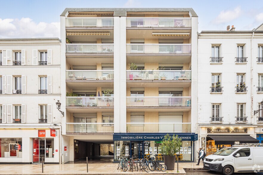 Immeuble residentiel dans Vincennes à vendre - Photo principale – Image 1 sur 2