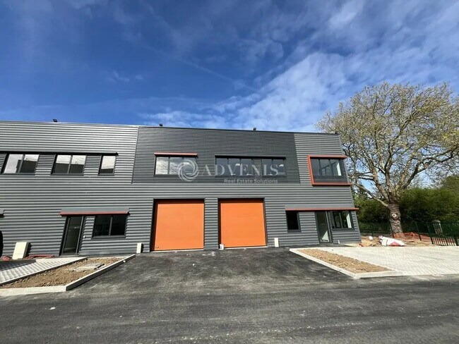 Plus de détails pour Local d’activités à vendre