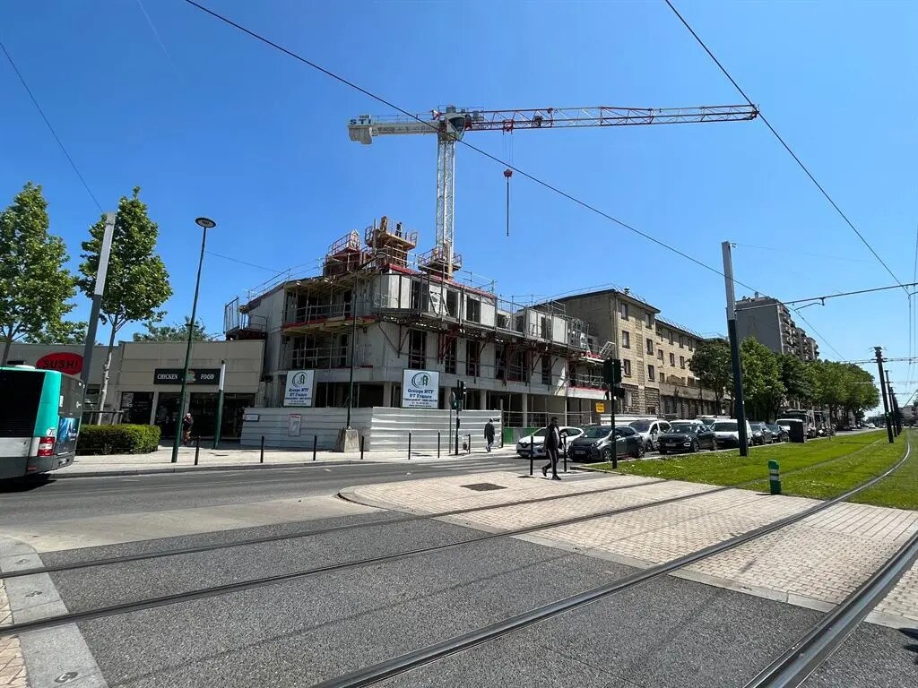 Local commercial dans Épinay-sur-Seine à louer Photo de la construction– Image 1 sur 4