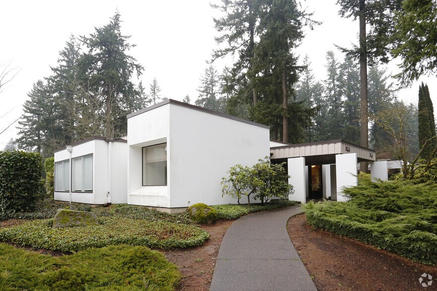 16463 Lower Boones Ferry Rd, Lake Oswego, OR à louer - Photo de l’immeuble – Image 2 sur 4