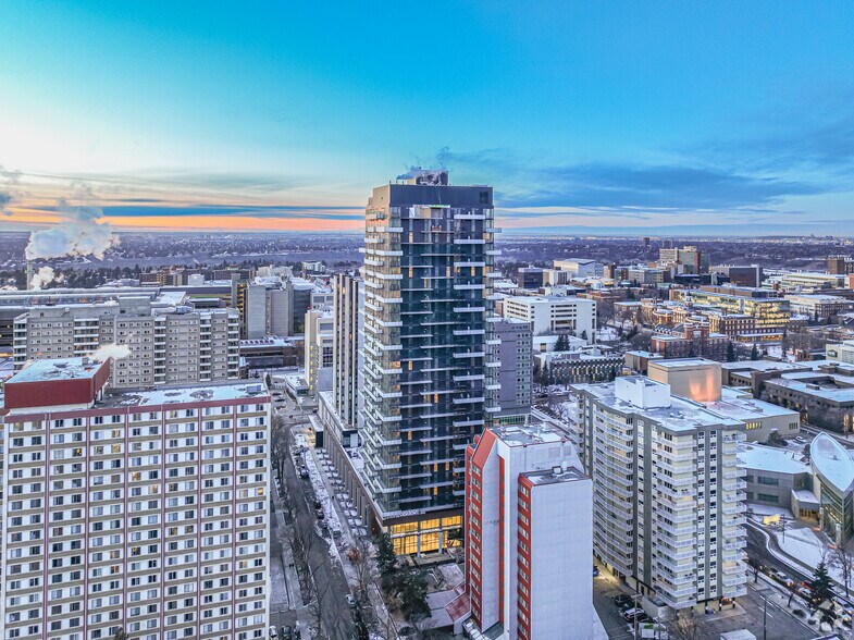 11130 86 Av NW, Edmonton, AB à louer - Aérien – Image 2 sur 25