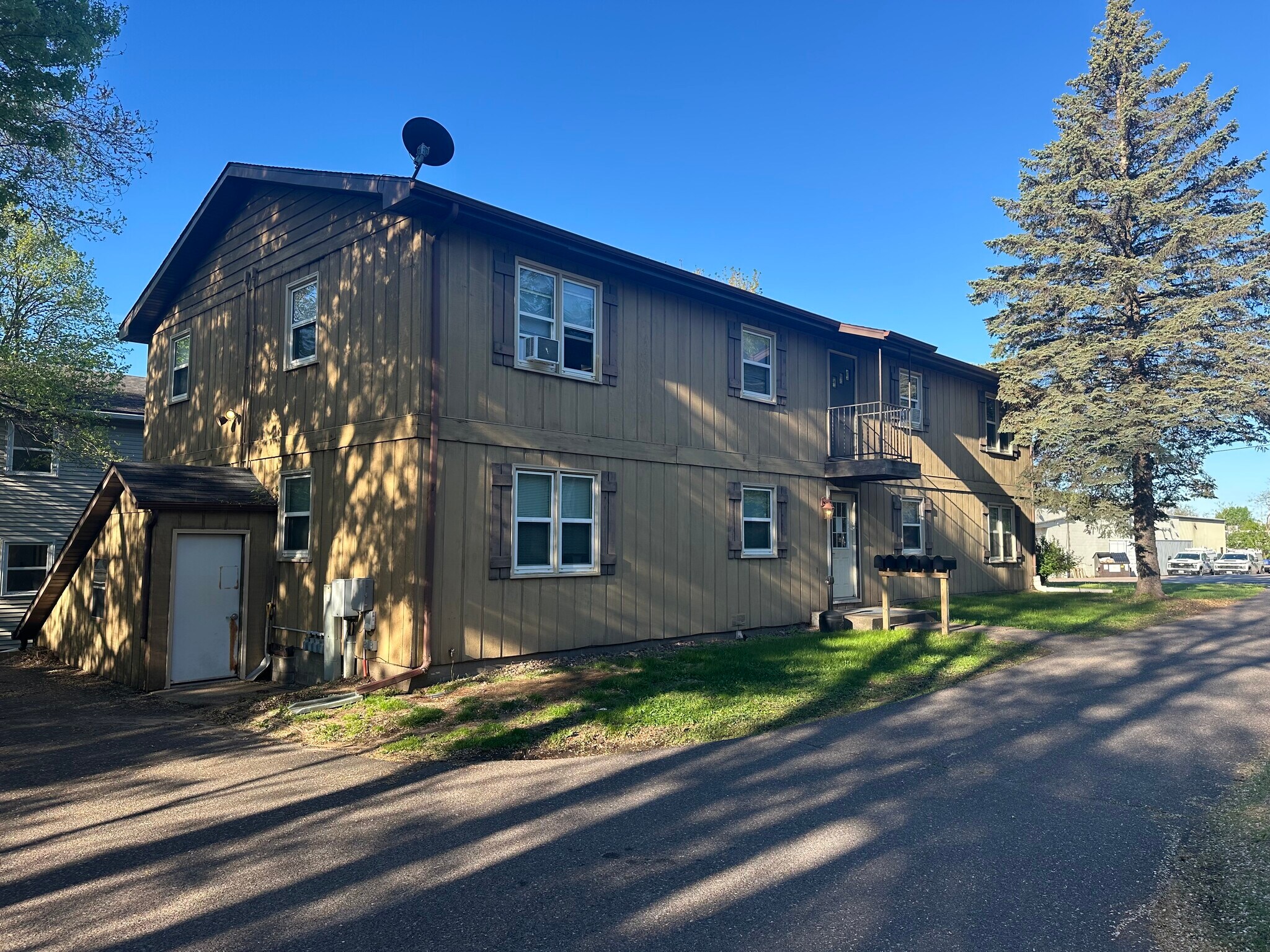615 Mount Nemo Ave, Eau Claire, WI à vendre Photo de l’immeuble– Image 1 sur 16