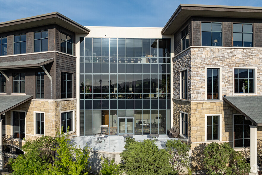 7250 Redwood Blvd, Novato, CA à louer - Photo de l’immeuble – Image 2 sur 4