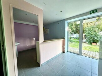 Plus de détails pour Local commercial à louer