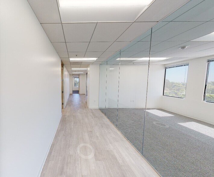 12011 San Vicente Blvd, Los Angeles, CA à louer - Numérisation 3D Matterport – Image 2 sur 6