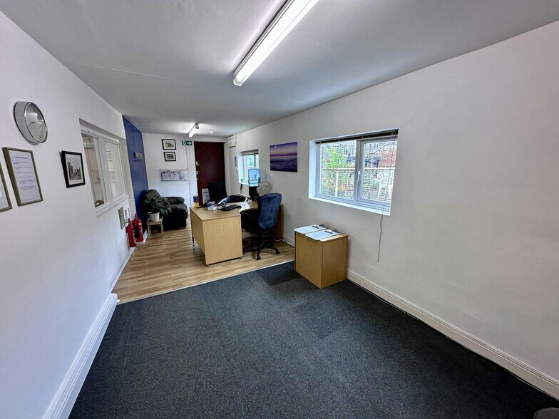 109 High St, Thame à vendre - Photo de l’immeuble – Image 3 sur 8