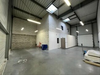 Plus de détails pour Local d'activités à louer