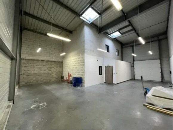 Local d’activités dans Harfleur à louer Photo intérieure– Image 1 sur 5