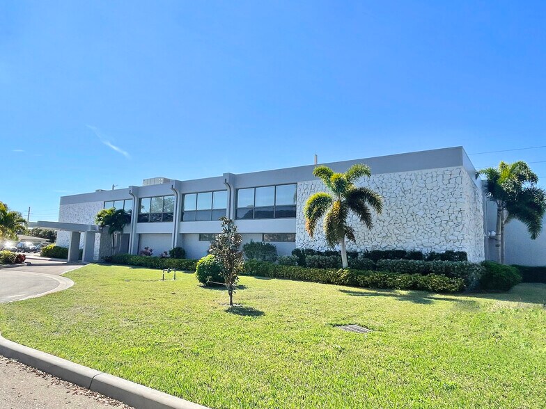1620 Medical Ln, Fort Myers, FL à louer - Photo de l’immeuble – Image 1 sur 10