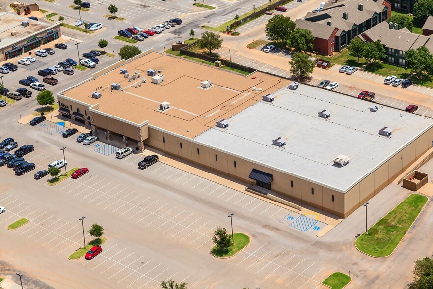 Kell Blvd, Wichita Falls, TX à louer - Photo principale – Image 3 sur 16