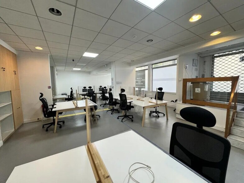 Local commercial dans Courbevoie à vendre - Photo intérieure – Image 2 sur 8