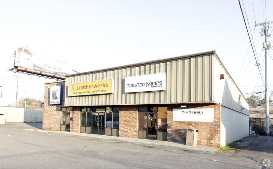 7125-7129 Kingston Pike, Knoxville, TN à louer - Photo principale – Image 1 sur 8