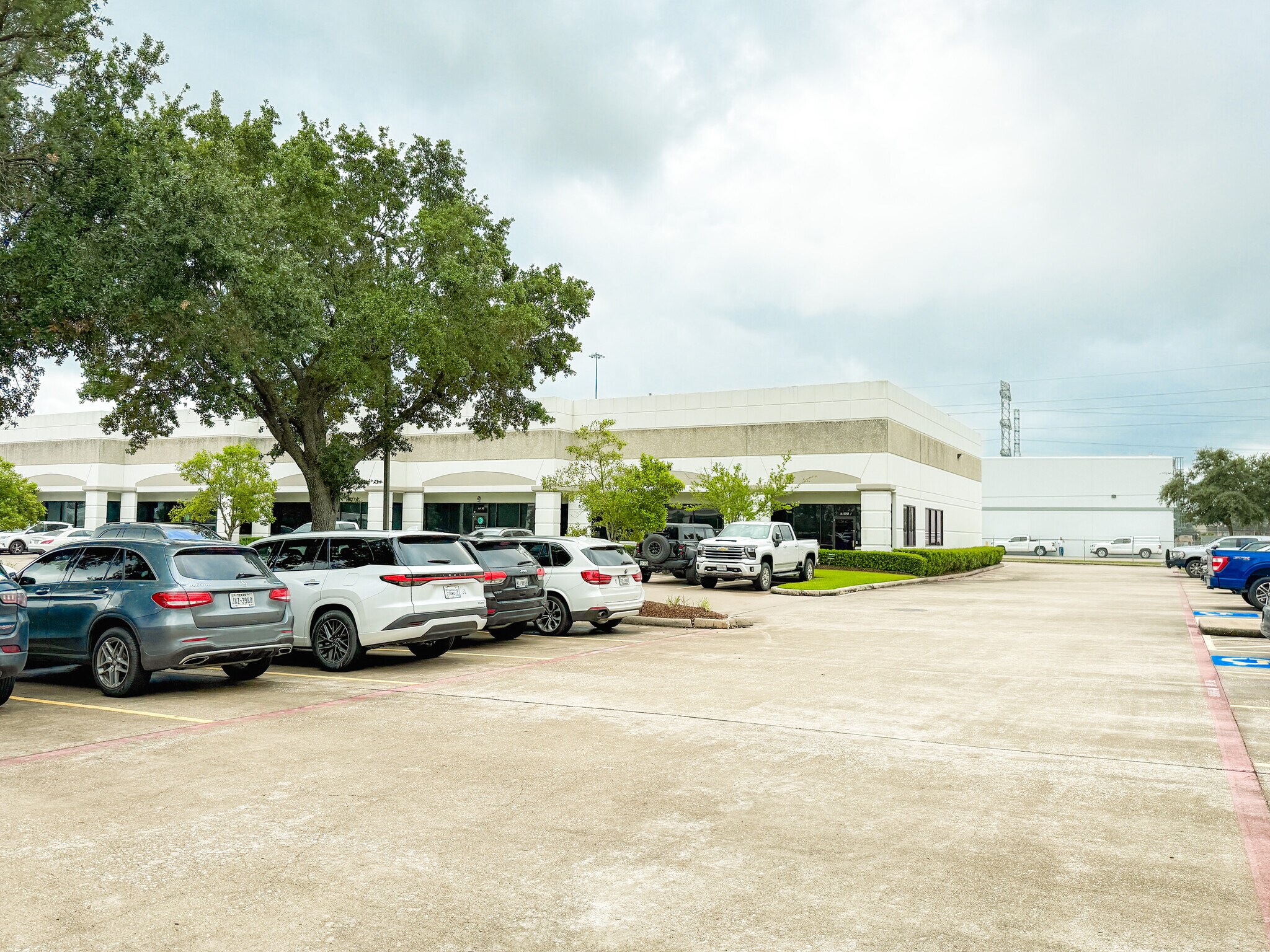 2901 W Sam Houston Pky N, Houston, TX à louer Photo de l’immeuble– Image 1 sur 19