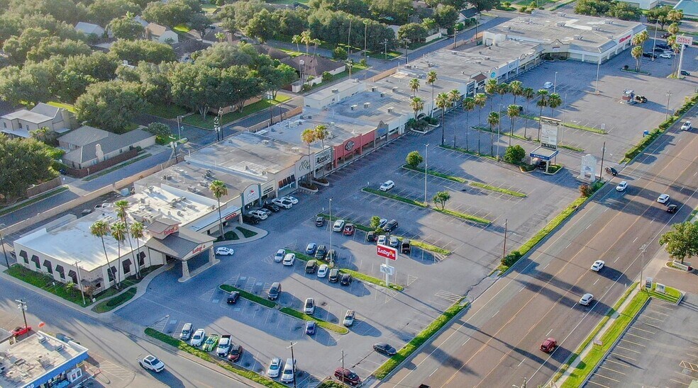 Town & Country Shopping Center portefeuille de 2 biens à vendre sur LoopNet.fr - Photo de l’immeuble – Image 2 sur 17