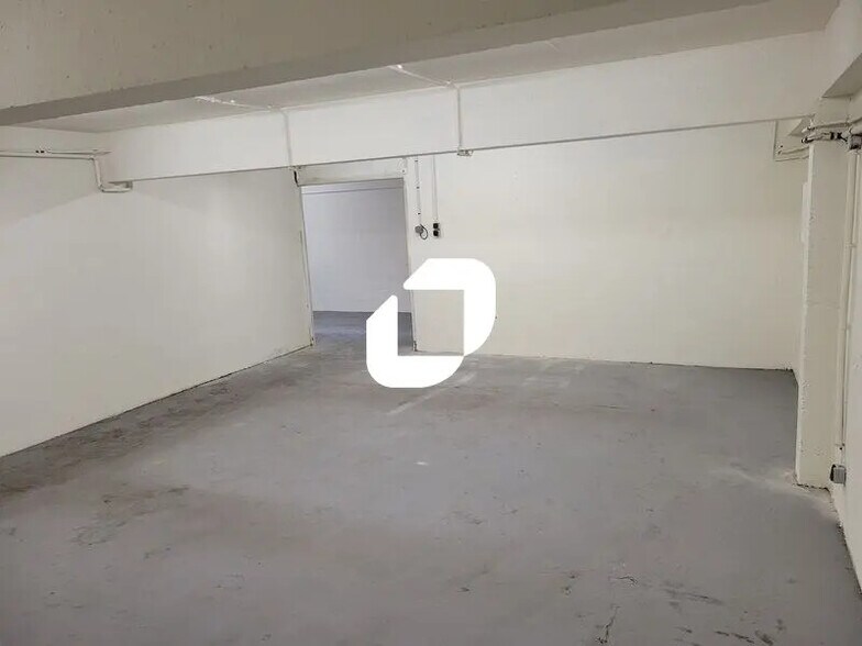 Local d’activités dans Les Lilas à louer - Photo de l’immeuble – Image 2 sur 7