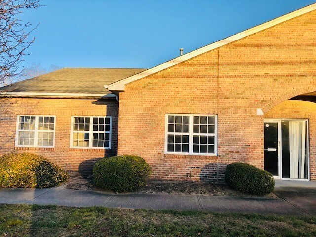 2145 Ocean Ave, Ronkonkoma, NY à louer - Photo de l’immeuble – Image 2 sur 10